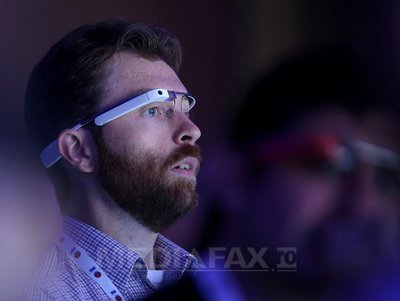 GOOGLE crește producția de ochelari Glass. Utilizatorii existenți vor putea invita alte persoane să cumpere gadget-ul
