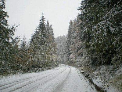 NINSORI în țară: Circulație îngreunată în Harghita din cauza zăpezii. Blocaj rutier pe două drumuri naționale din Covasna