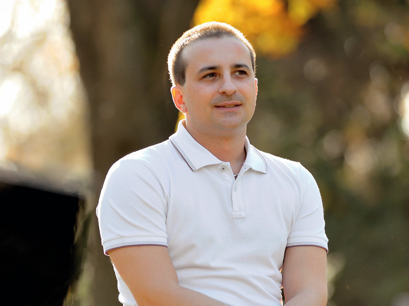 Studiu de caz: Florarul de nici 40 de ani care livrează oriunde în România în cel mult două ore