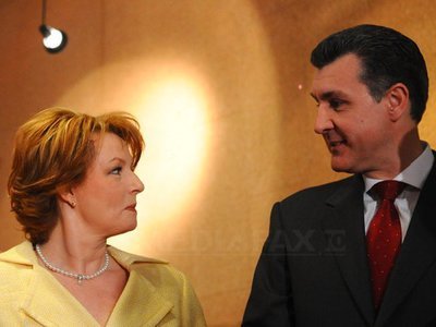 Principele Radu și Principesa Margareta, întâmpinați la Chișinău cu manifestații