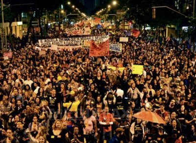 Incidente la Rio de Janeiro, unde peste 10.000 de manifestanți au susținut o grevă a profesorilor