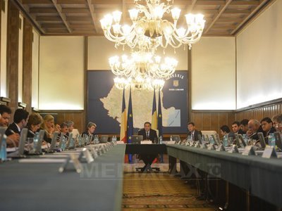 Rectificare negativă cu încasări mai mici cu 3,8 miliarde lei, bani mai puțini la toate ministerele