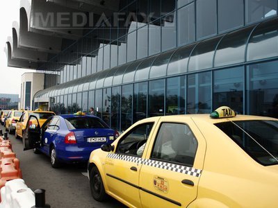 Percheziții la taximetriști pirat de la Aeroportul "Henri Coandă" suspectați de infracțiuni cu violență