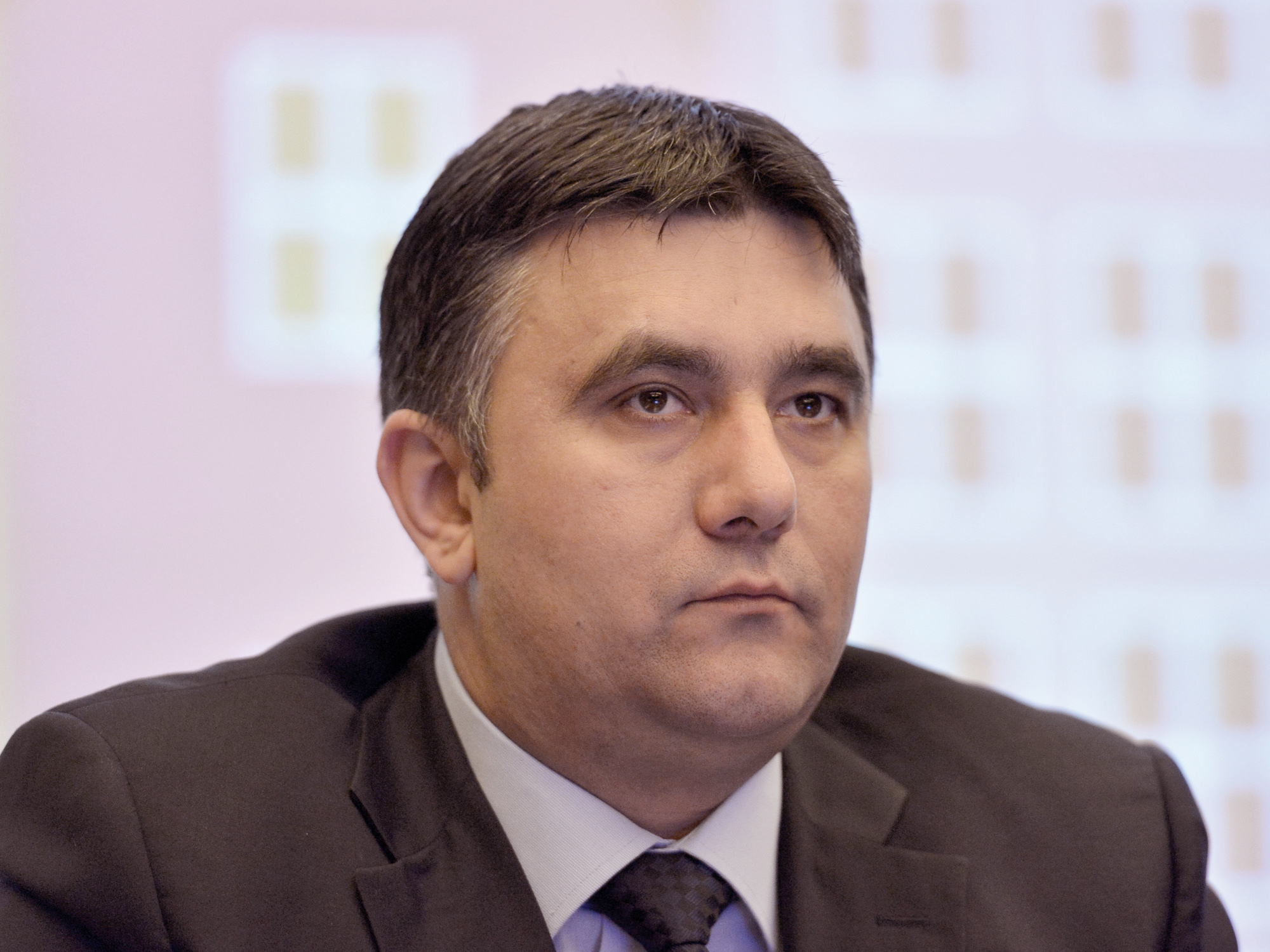 Matrafoxat și pus mereu pe harță, dar precaut. Perlele politice ale săptămânii