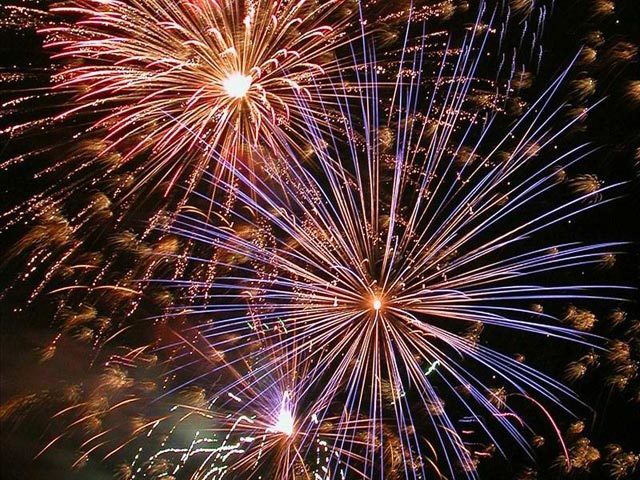 Vin sărbătorile: Poliția începe să confiște artificii