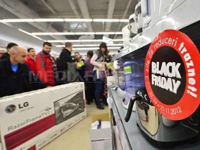 Un tânăr din trei nu este interesat de Black Friday