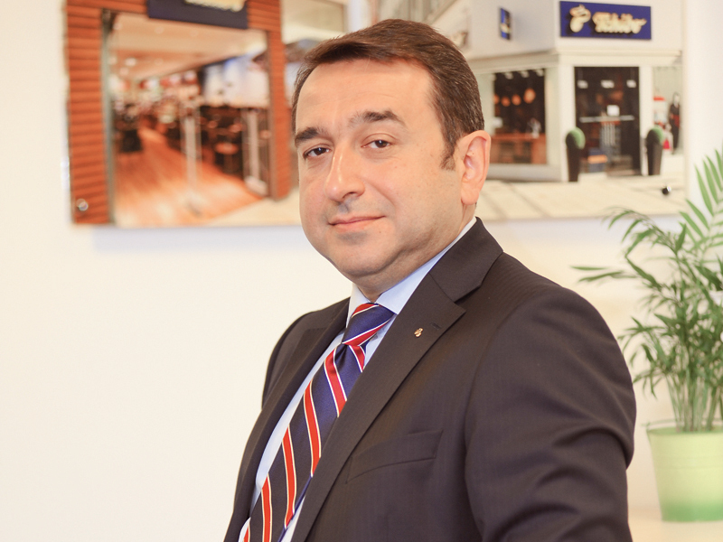 Prima cafenea din România care vinde articole pentru bucătărie, baie, încălțăminte, ceasuri și bijuterii