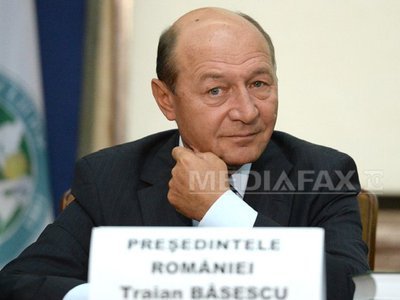 Băsescu: Din cauza accizei, prețul combustibilului crește cu 8%. Îl vom găsi și în laptele copiilor