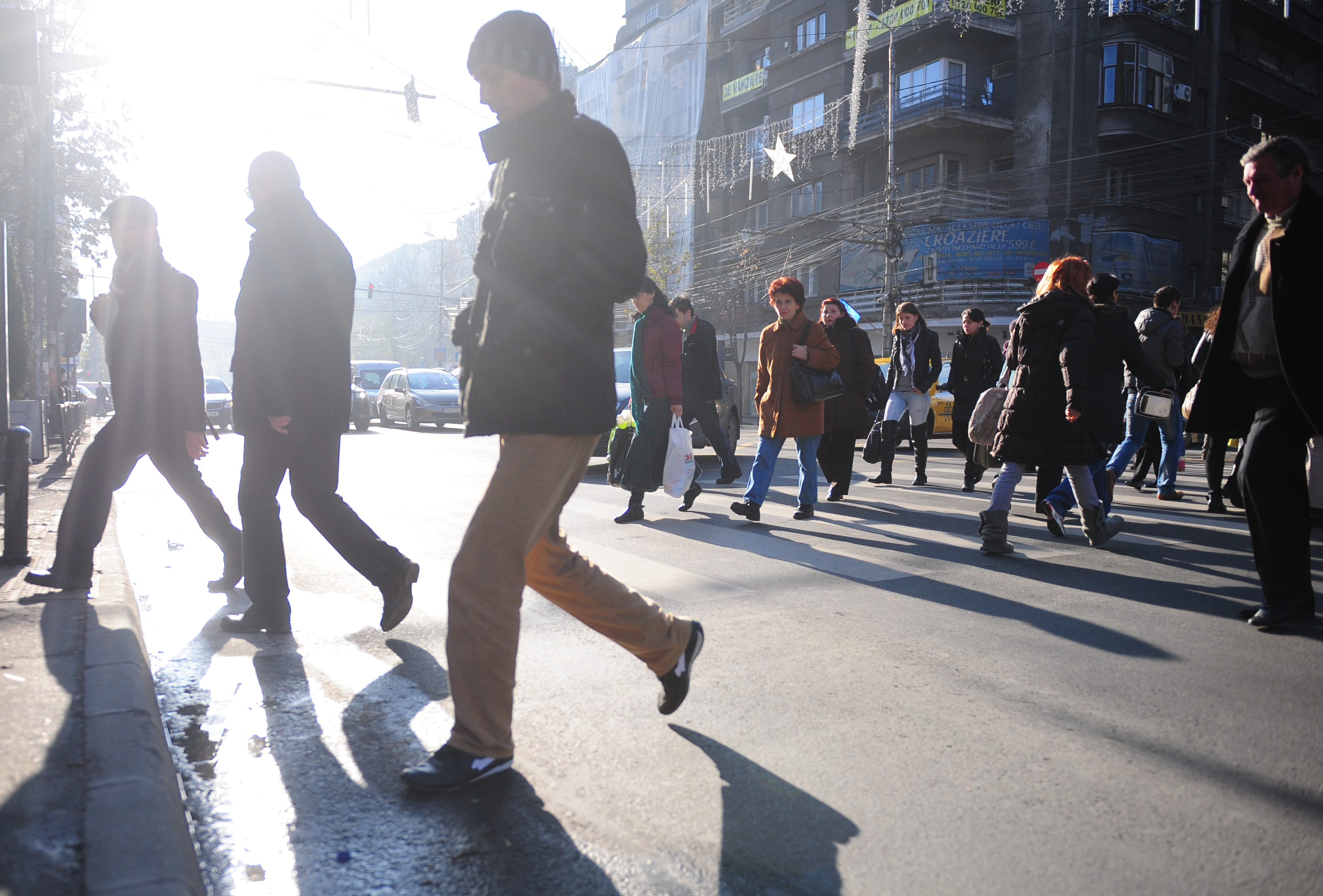 Românii lucrează 6 zile pe lună pentru a-și plăti taxele salariale către stat