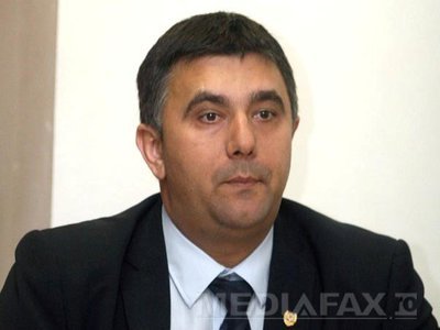 Comisia a făcut raportul pe activitatea CEC Bank, care nu e public. Președintele comisiei se contrazice în declarații