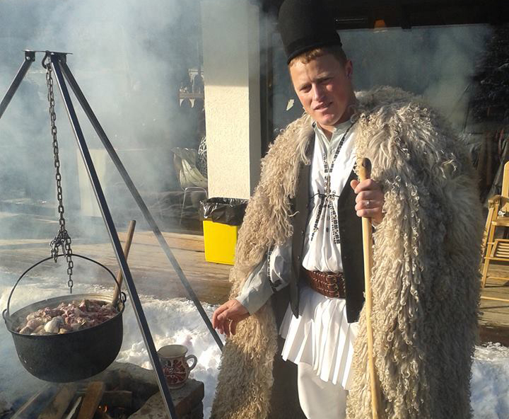 Cât costă un weekend acasă la Ghiță Ciobanul
