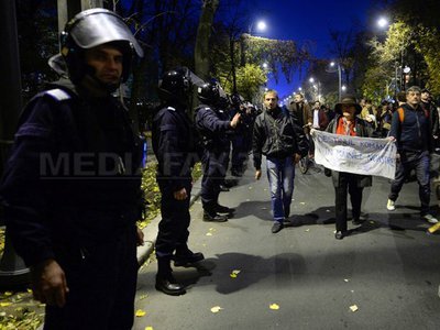 RISC RIDICAT de izbucnire a unor tensiuni sociale în România, în 2014. RAPORTUL Economist Intelligence Unit