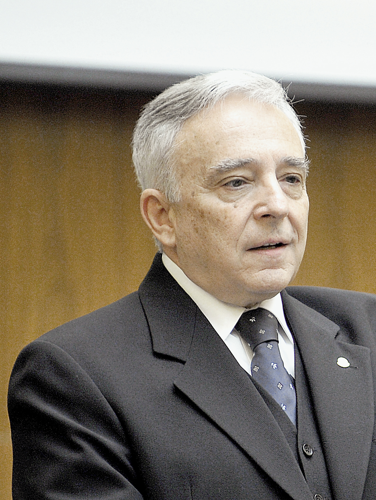 Isărescu: Consolidarea fiscală și dezintermedierea afectează economia