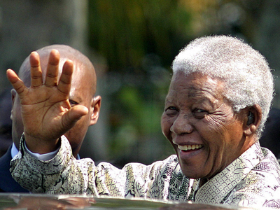 Nelson Mandela a murit înconjurat de familie