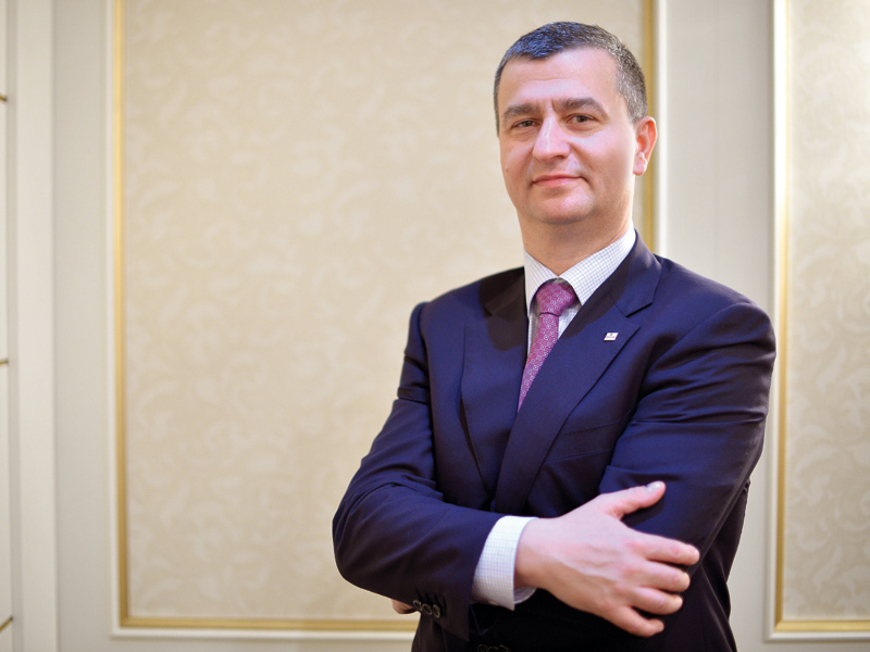 A început cu 200 de dolari, vânzând dozatoare de suc și mașini de înghețată. Acum are un business de 25 de milioane de euro