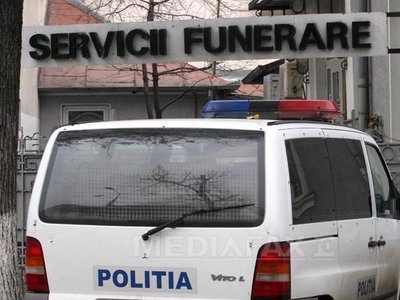 Doisprezece polițiști de la patru secții, suspectați că au luat mită de la firme de pompe funebre