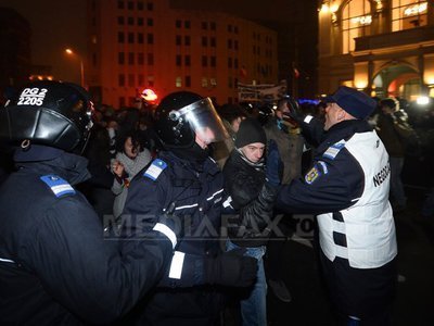 MAI: Acțiunea jandarmilor a fost legală, măsurile din timpul protestului de duminică au fost luate ca răspuns la escaladarea violenței