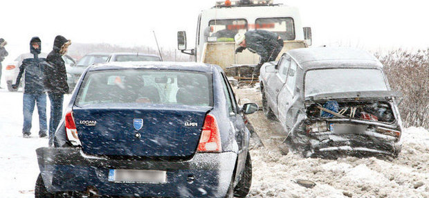 Cum să eviți accidentele auto când circuli pe timp de ninsoare și viscol
