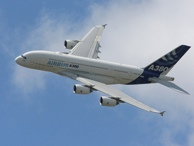 Un avion A380 al Singapore Airlines a aterizat de urgență la Baku