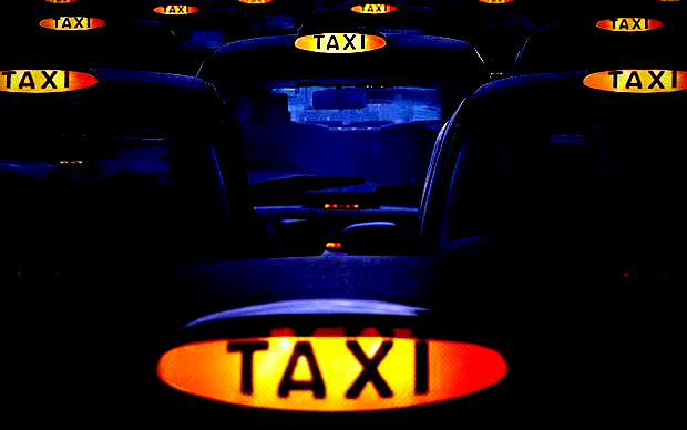 Revoluție în taximetria din București: mașini negre și șoferi care vorbesc engleza și poartă cravată și costum