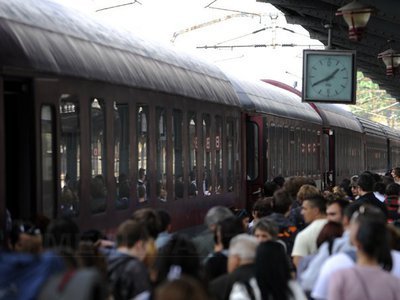 SITUAȚIA TRANSPORTURILOR. Ce trebuie să facă pasagerii cu bilete la trenurile anulate sau cu întârzieri
