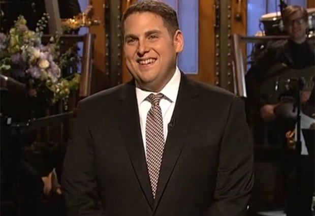 Leonardo DiCaprio i-a făcut o vizită surpriză lui Jonah Hill în timpul Saturday Night Live - VIDEO
