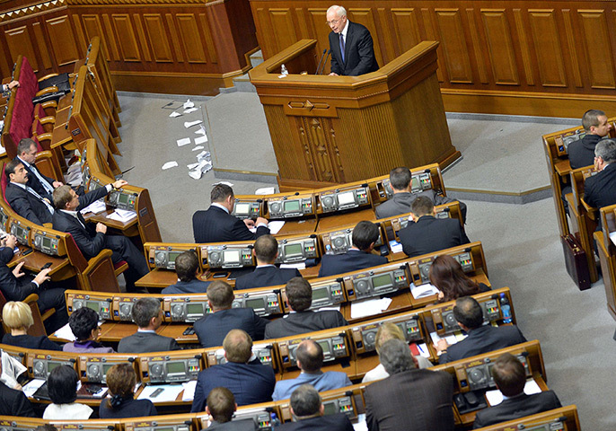 Opoziția și Ianukovici au semnat un acord de ieșire din criză care prevede concesii importante din partea puterii