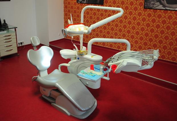 Consiliul Concurenței a sancționat cu amenzi de peste 100.000 de euro cinci companii producătoare de tehnică dentară