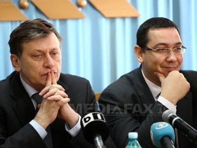ANALIZĂ Mediafax Monitorizare: Ponta, învingător la mediatizare în fața lui Antonescu în 20 de zile de criză