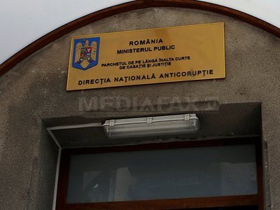 Șeful CJ Prahova și fiul acestuia, deputatul PSD Vlad Cosma, audiați la DNA