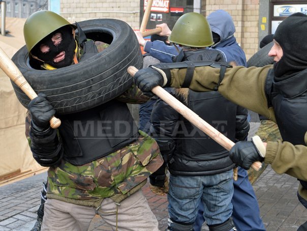 PROTESTELE din Kiev continuă: Ciocniri între manifestanți și poliție