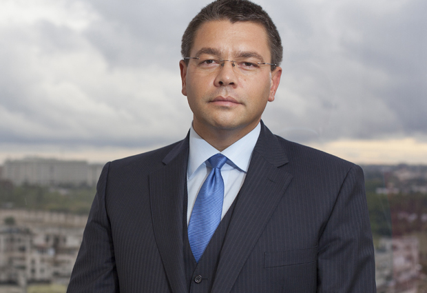 Paul Ursăciuc este la doar 39 de ani al doilea român din comitetul executiv al celei mai mari bănci din România