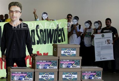 Petiția prin care 1,1 milioane de persoane cer Braziliei să-i acorde azil lui Snowden a fost depusă