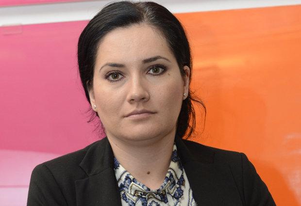 Tânăra de 34 de ani care îți poate oferi un job bine plătit în industria asigurărilor