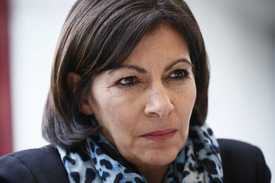Parisul alege, pentru prima oară, o femeie în funcția de primar
