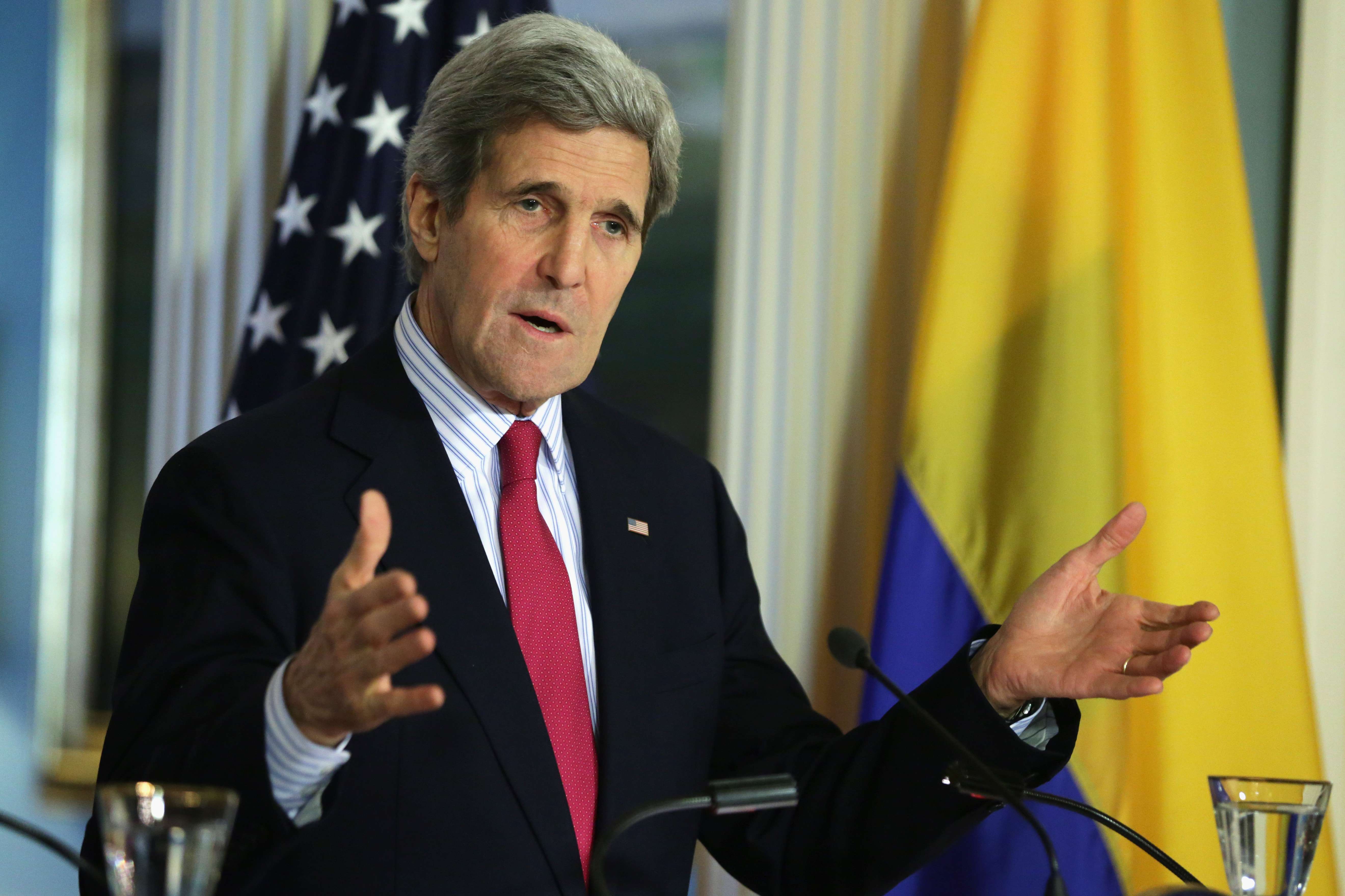 Secretarul de stat american amenință Rusia cu excluderea din G8