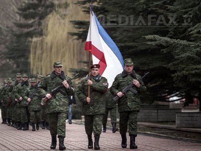 CONFLICT ARMAT în Crimeea - Iațeniuk: Conflictul cu Rusia a intrat într-o "fază militară". Un militar ucrainean a fost UCIS