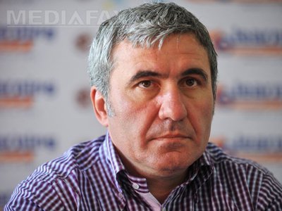 Hagi: Tatăl președintelui FRF este un om rău