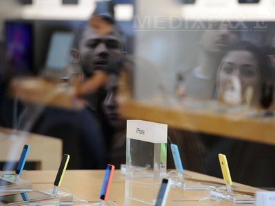 Apple a lansat o variantă mai ieftină a iPhone 5c