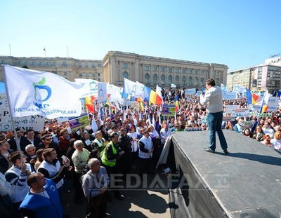 PROTEST față de acciza la combustibil: Peste 8.000 de oameni la mitingul din Capitală. Participanții au ajuns la Piața Victoriei