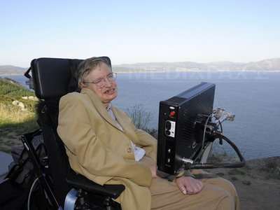 Stephen Hawking: Peste 50 de ani, vom trăi pe Lună și vom fi în drum spre Marte