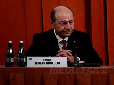 Președintele Băsescu și premierul Ponta, unul lângă celălalt la bilanțul MApN