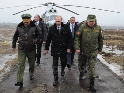 Rusia a început ample exerciții militare în zona caspică. Va fi utilizată muniție reală