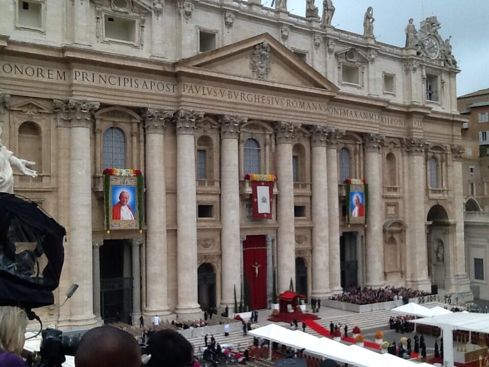 Papii Ioan Paul al II-lea și Ioan al XXIII-lea sunt sanctificați la Vatican (GALERIE FOTO, VIDEO)