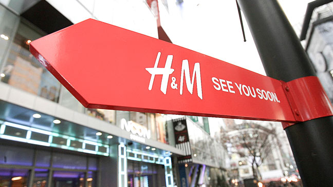 Cât câștigă lunar un angajat de la H&M. Primește și bonuri de masă și bani în plus pentru orele suplimentare