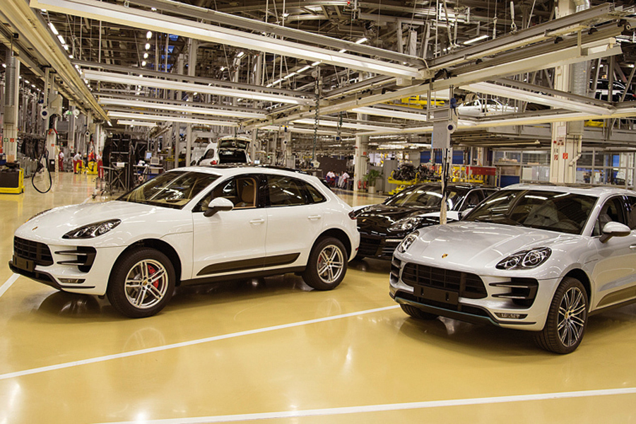 Acasă la Porsche și Volkswagen: uzina care va ajunge la o producție record de 200.000 de unități anual