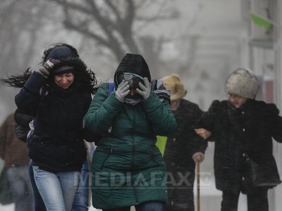 VREMEA se răcește. Ploi în aproape toată țara, lapoviță și ninsoare la munte. AVERTIZAREA meteorologilor