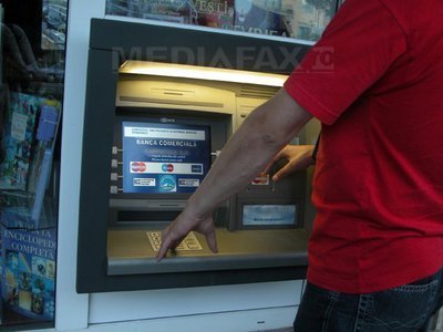 Sistemul de carduri BCR va funcționa cu întreruperi în această noapte