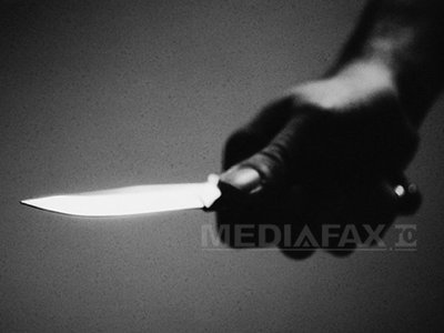 Un bărbat înarmat cu o armă albă a jefuit o casă de schimb valutar din Capitală