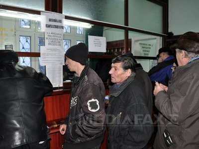 Statul ”a reușit” să transfere în online experiența neplăcută din fața ghișeului la plata impozitelor: Trebuie să te duci la administrația financiară să faci șase hârtii, după ce ai